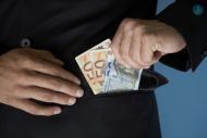 Φόροι 7 δισ. ευρώ μέχρι την Πρωτοχρονιά