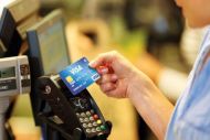 Ηλεκτρονικές αποδείξεις: Φορο-bonus έως 2.200 ευρώ σε συγκεκριμένα επαγγέλματα
