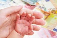 ΟΠΕΚΑ: Σήμερα η πληρωμή της επιπλέον δόσης του επιδόματος παιδιού