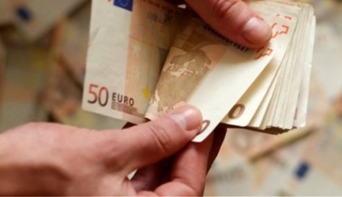 Picture 0 for ΕΛΣΤΑΤ: Το 2021 τα ελληνικά νοικοκυριά δαπάνησαν 1.419 ευρώ το μήνα για αγορές