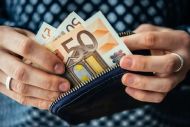 Επιταγή ακρίβειας: Ποιοι θα πάρουν τα 250 ευρώ – Δικαιούχοι, όροι και προϋποθέσεις
