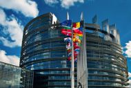 ΕΚΤ: Αναθεωρεί προς τα πάνω ΑΕΠ και πληθωρισμό για Ευρωζώνη 