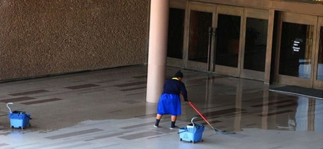 Picture 0 for Πώς υπολογίζονται οι μέρες ασφάλισης και το επίδομα αδείας καθαριστών-καθαριστριών που εργάζονται με μερική απασχόληση σε οικοδομές (πολυκατοικίες κλπ) του ιδιωτικού τομέα