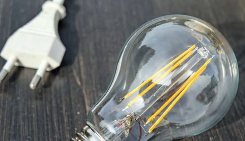 Picture 0 for Ρεύμα: Τιμολόγια με ποδαρικό σοκ για τον Ιούλιο – Αύξηση της χονδρεμπορικής κατά 174%, στα €148 η μεγαβατώρα