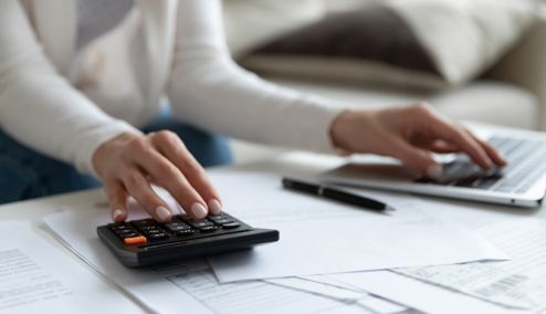 Picture 0 for Ελεύθεροι επαγγελματίες: Τα σενάρια για αλλαγή στη φορολόγηση του τεκμαρτού εισοδήματος