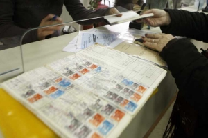 Και τώρα σειρά έχουν τα επικουρικά ταμεία. Η τρόικα πιέζει αφόρητα για δραστικές περικοπές των συντάξεων