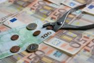 Στα 806 εκατ. ευρώ ο ΦΠΑ που δεν έχει επιστρέψει το Δημόσιο